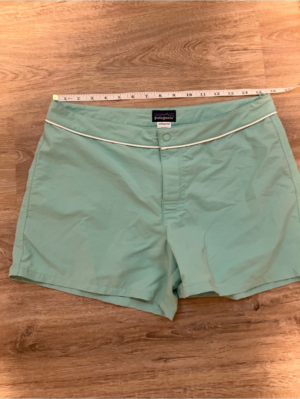 Patagonia Women’s Mint Green Shorts with White Piping size 10 (fit like a 6-8)